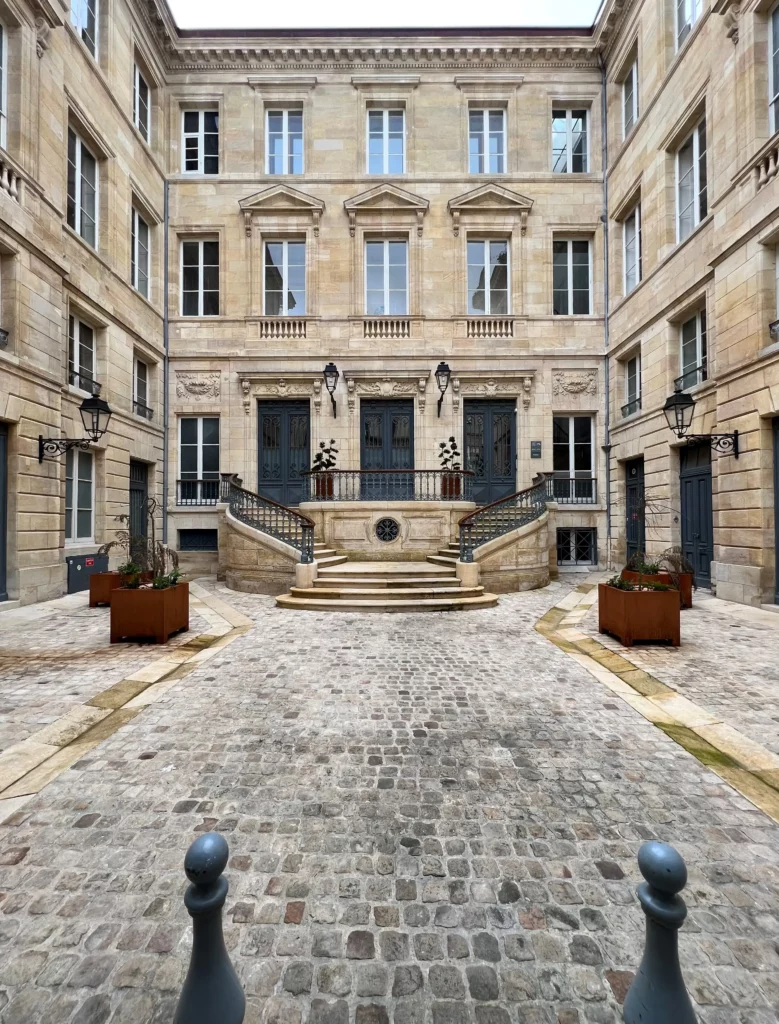 Hotel particulier hyper centre de bordeaux. Coworking Bordeaux. Coworking Iptek.